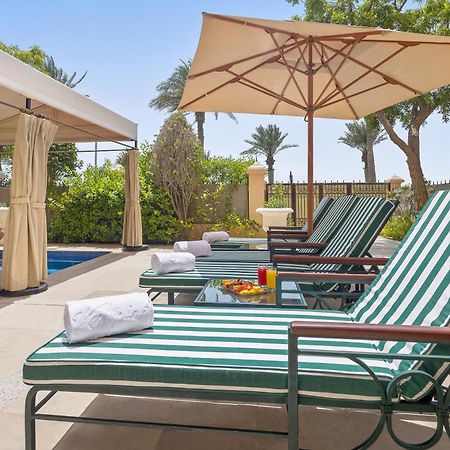 Kempinski Hotel & Residences Palm Jumeirah Dubai Buitenkant foto Pool at the hotel