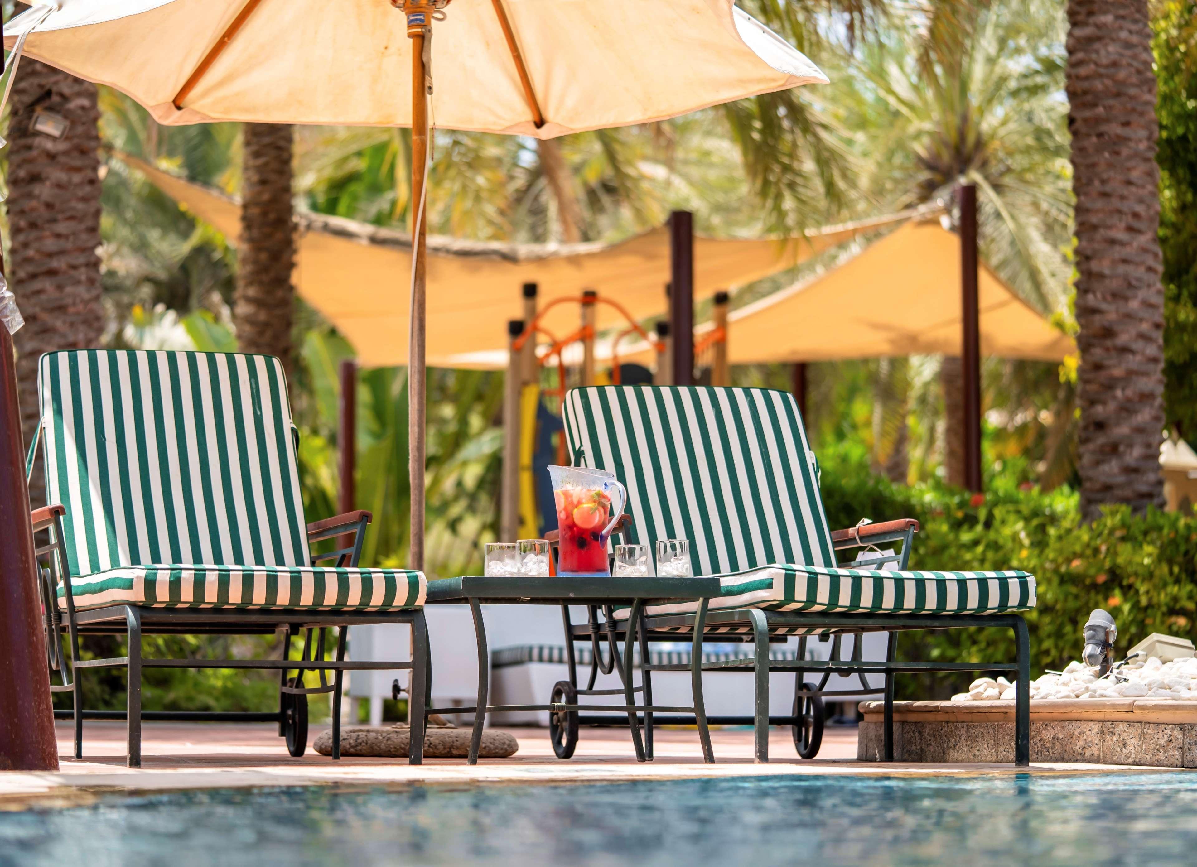 Kempinski Hotel & Residences Palm Jumeirah Dubai Buitenkant foto The pool at the resort