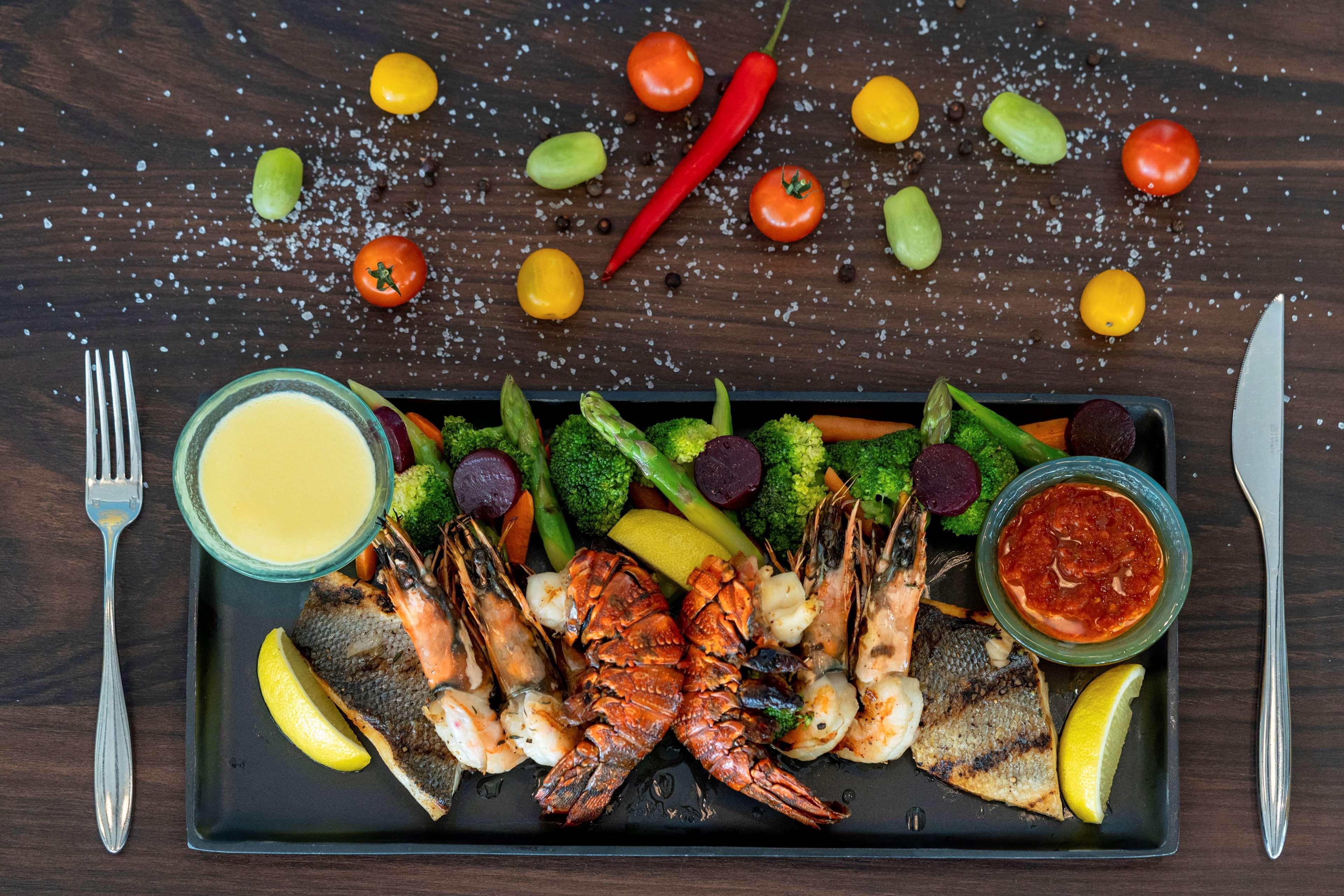 Kempinski Hotel & Residences Palm Jumeirah Dubai Buitenkant foto A seafood platter