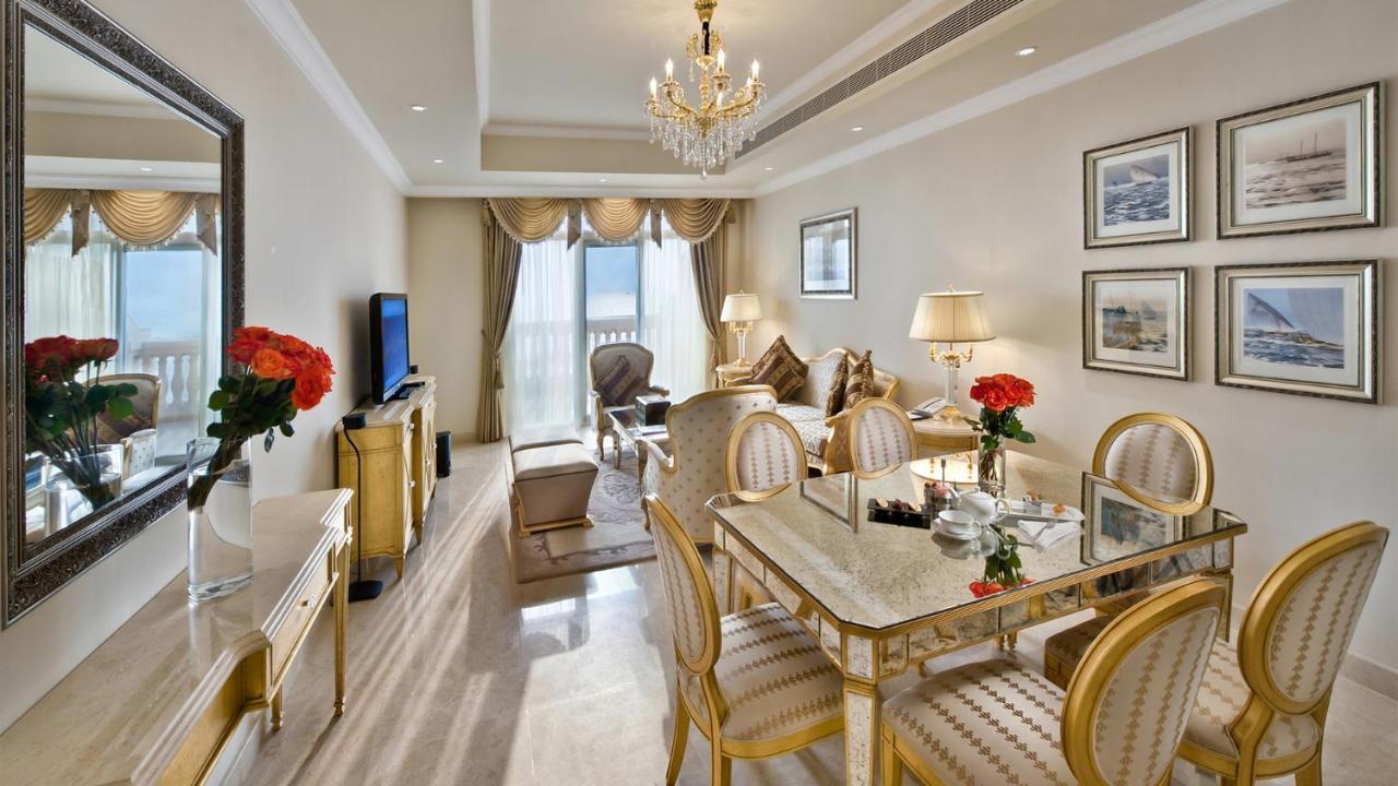 Kempinski Hotel & Residences Palm Jumeirah Dubai Buitenkant foto A suite at the hotel