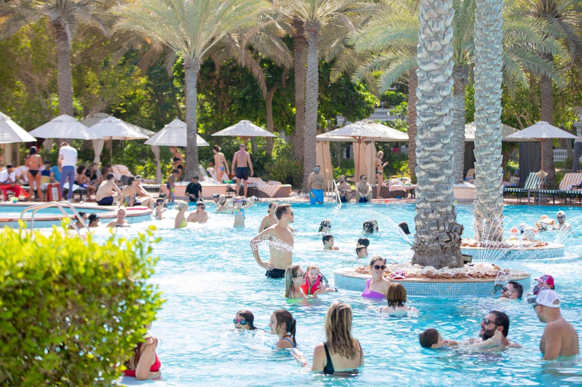 Kempinski Hotel & Residences Palm Jumeirah Dubai Buitenkant foto The Palms Casino Resort's pool