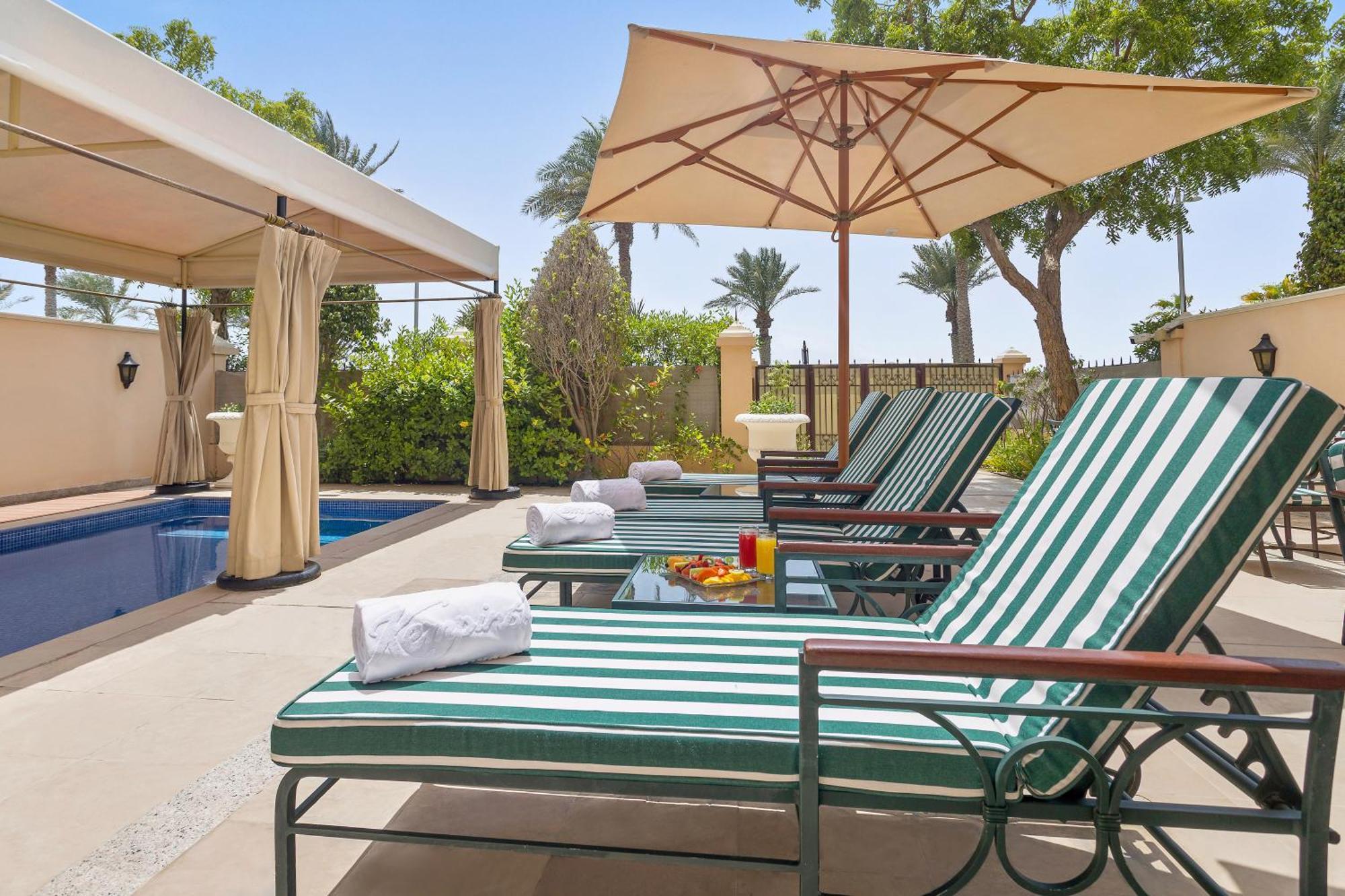 Kempinski Hotel & Residences Palm Jumeirah Dubai Buitenkant foto Pool at the hotel