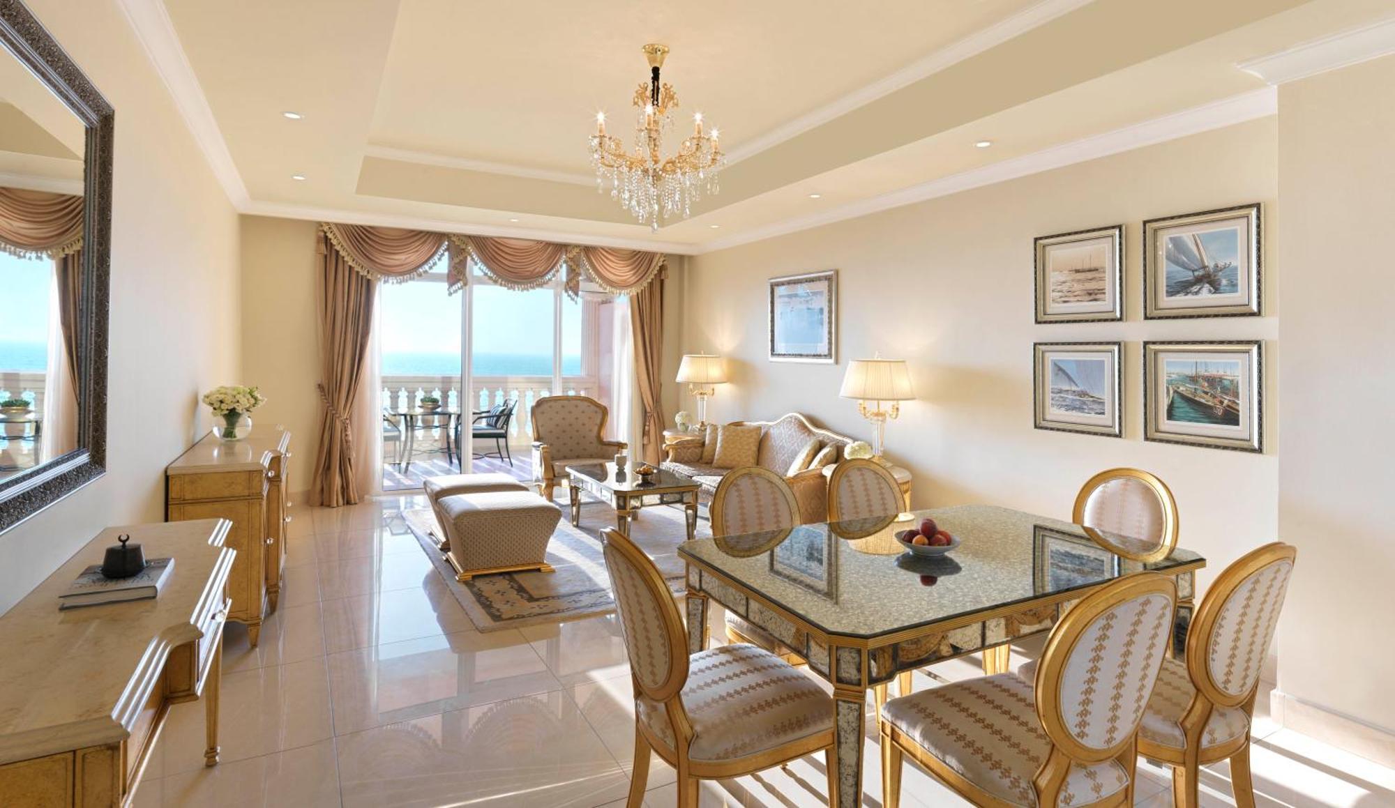 Kempinski Hotel & Residences Palm Jumeirah Dubai Buitenkant foto A suite at the Jumeirah Atlantis