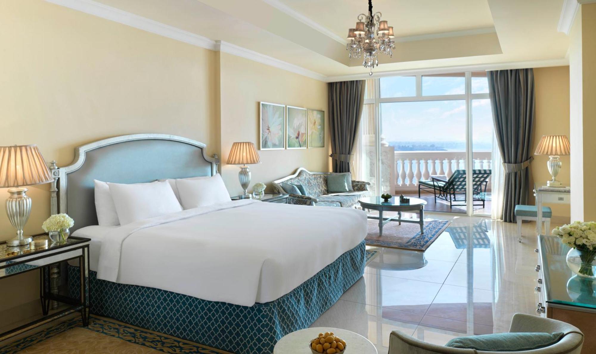 Kempinski Hotel & Residences Palm Jumeirah Dubai Buitenkant foto A room at the Jumeirah Beach Hotel