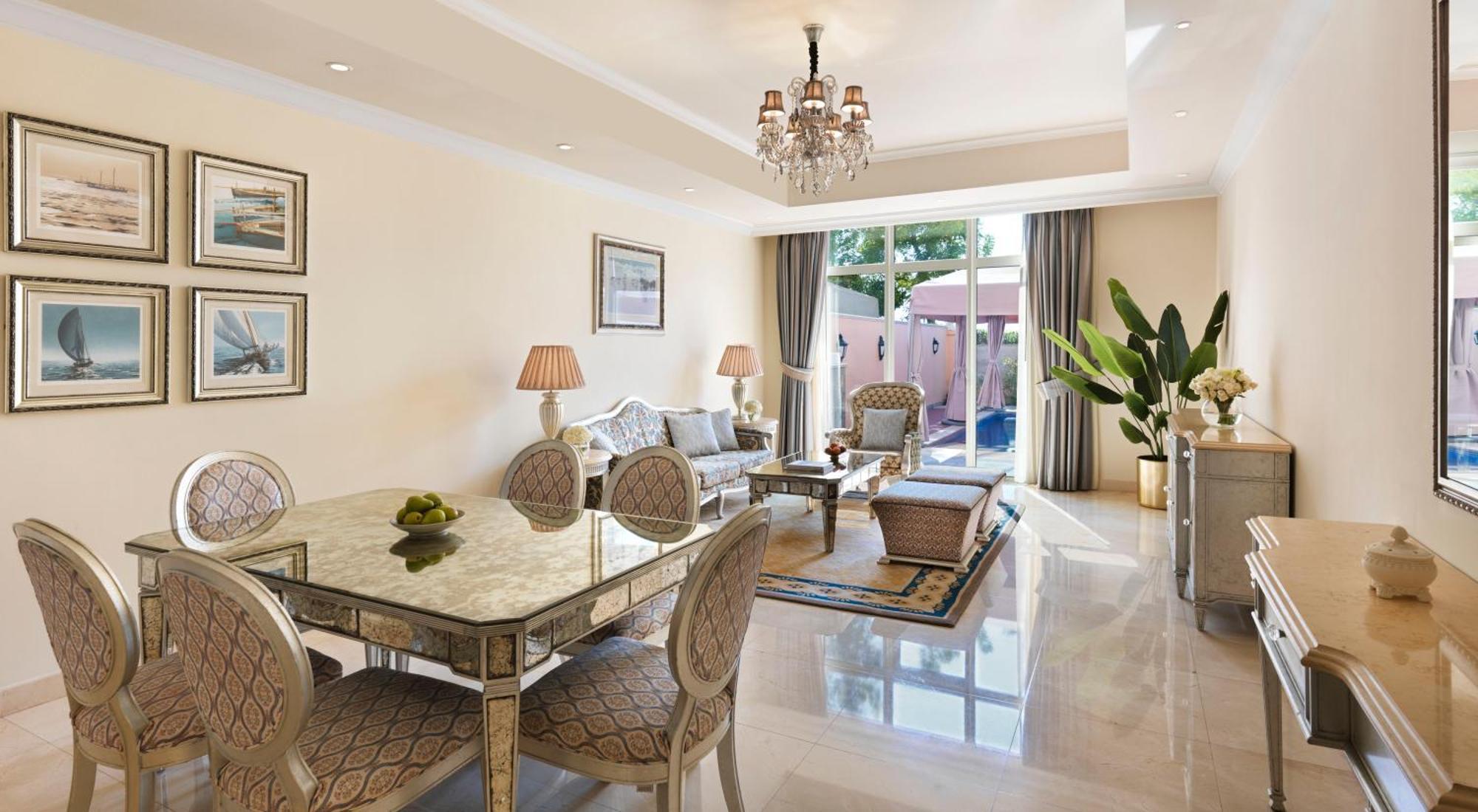 Kempinski Hotel & Residences Palm Jumeirah Dubai Buitenkant foto A living room in a villa at Jumeirah Emirates Towers Hotel